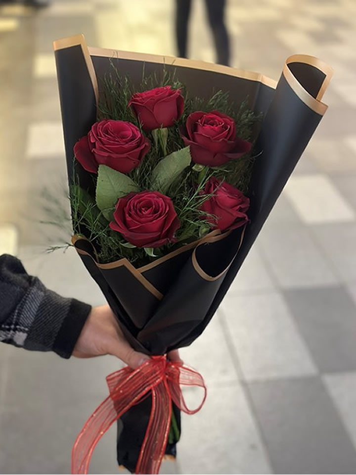 5 Li İthal Kırmızı Gül Buketi